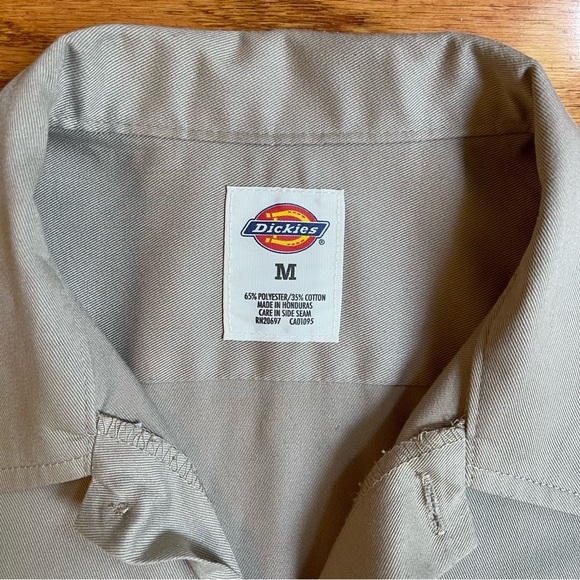 Dickies Mens size medium long sleeve Khaki work shirt. - Picture 3 of 7